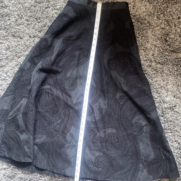 H&M Black High Waisted A-Line Floral Textured Skirt - Picture 4 of 7